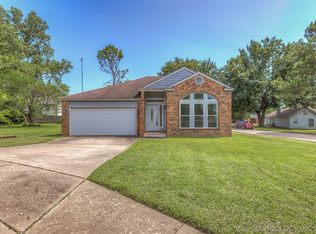 1302 W 112th Pl S, Jenks, OK 74037