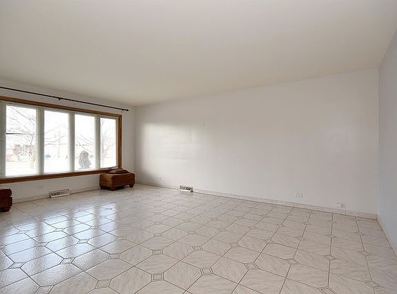 3rd image of 4301 N Olcott Ave