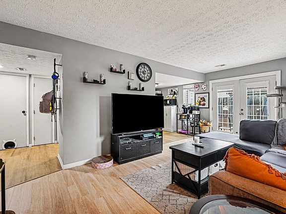 2nd image of 4245 Briarwood Dr APT 2