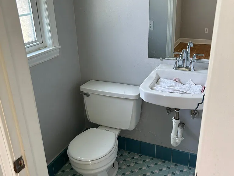 1220 Fort Dr — Photo 4