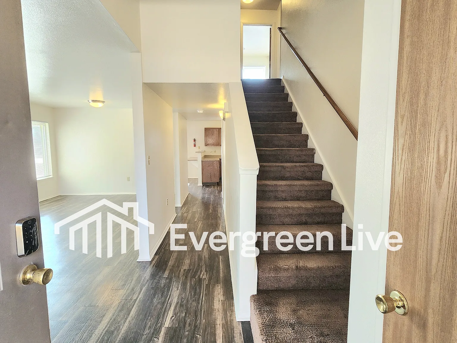 4 bed, 2.5 bath, 1390 sqft, $1,395 — Photo 2