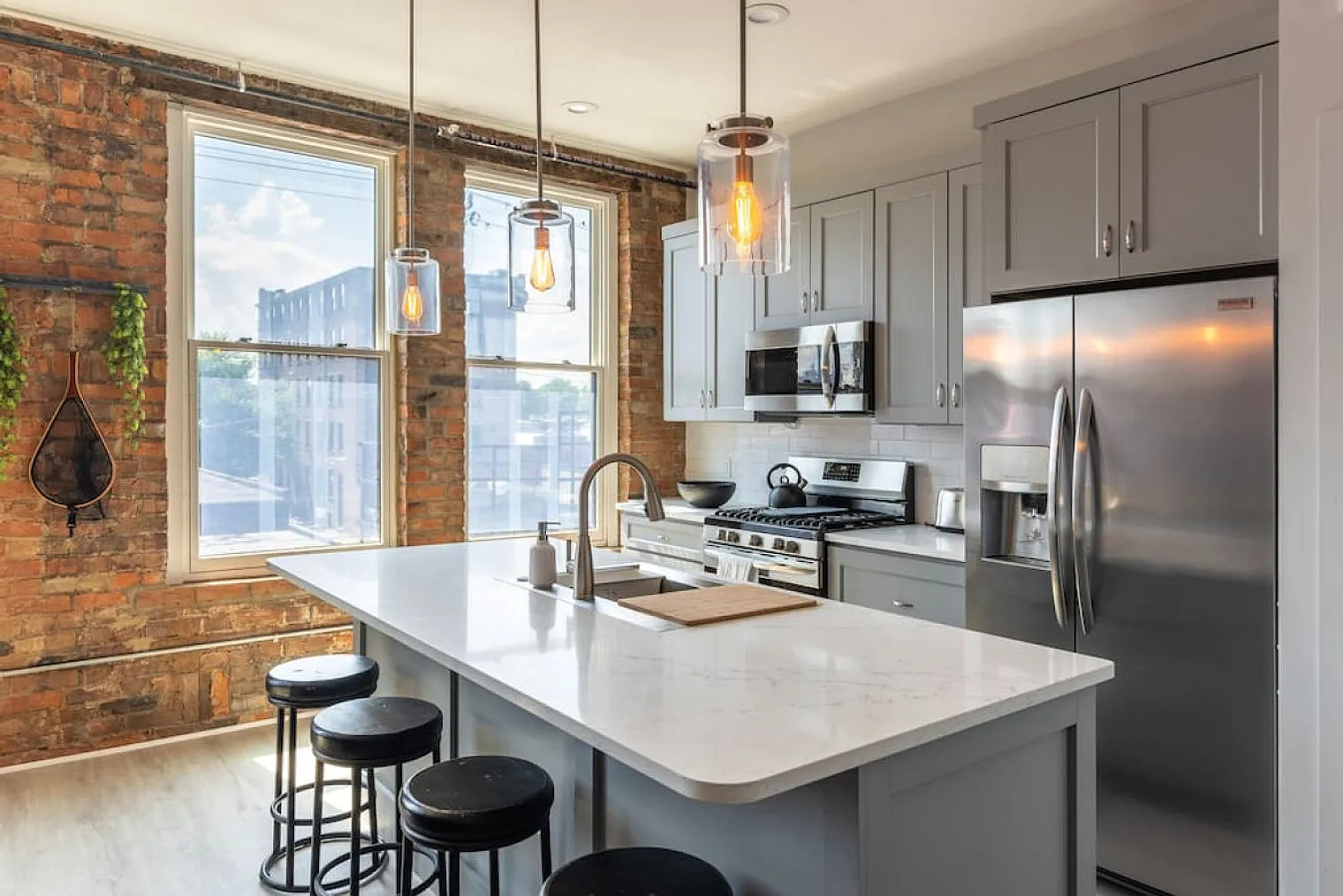 1 bed, 1.0 bath, 710 sqft, $2,476 — Photo 3