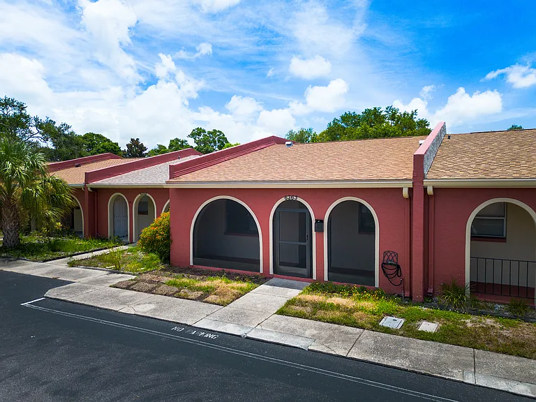 6363 Bonnie Bay Cir N — Photo 35