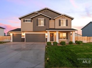 1925 SW Challis Dr, Mountain Home, ID 83647