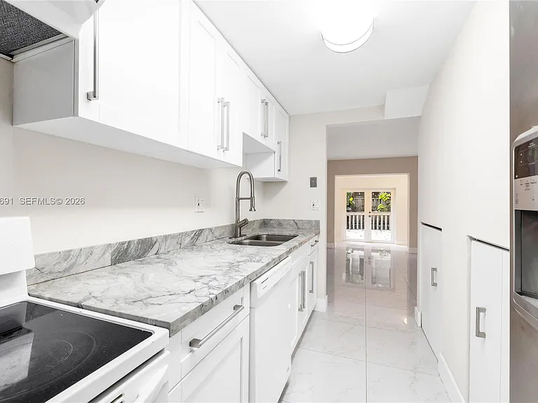 3056 Shipping Ave #2 — Photo 5