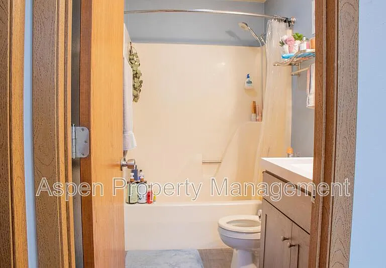 806 Dover St — Photo 7