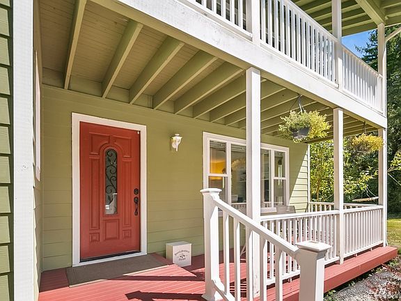 Welcome to this 4 bedroom, plus main floor den, 2.5 bath, 2,470 sf home. 