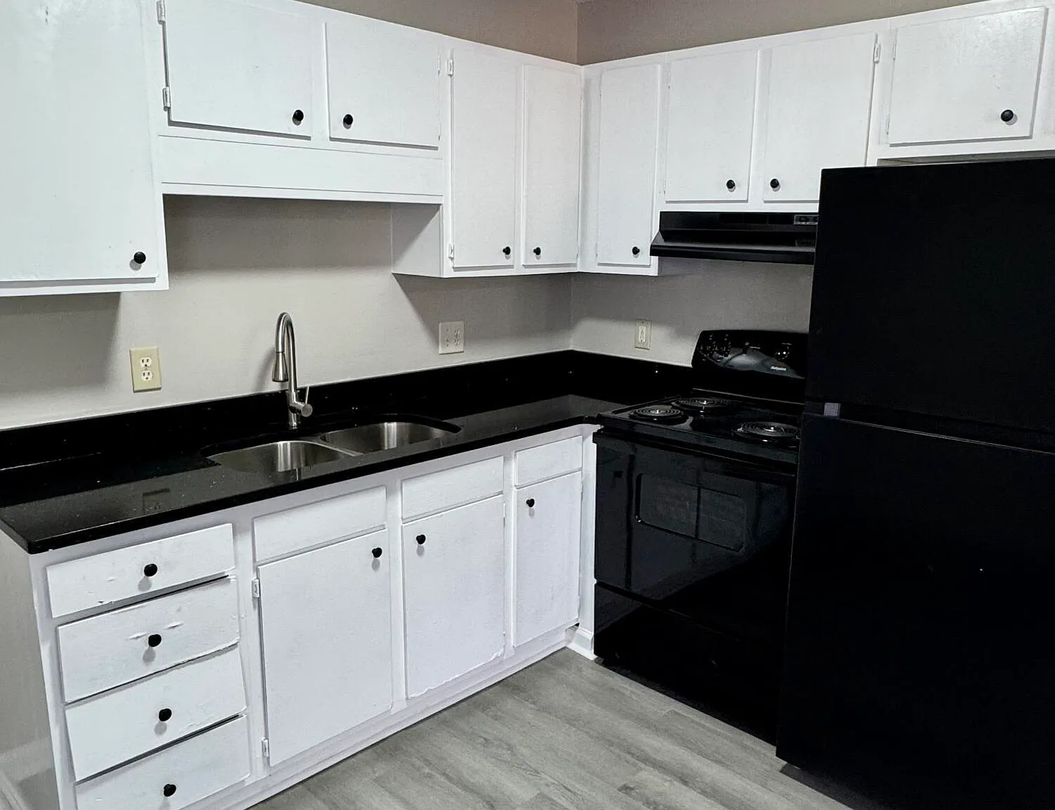 2 bed, 1.0 bath, $750 — Photo 3