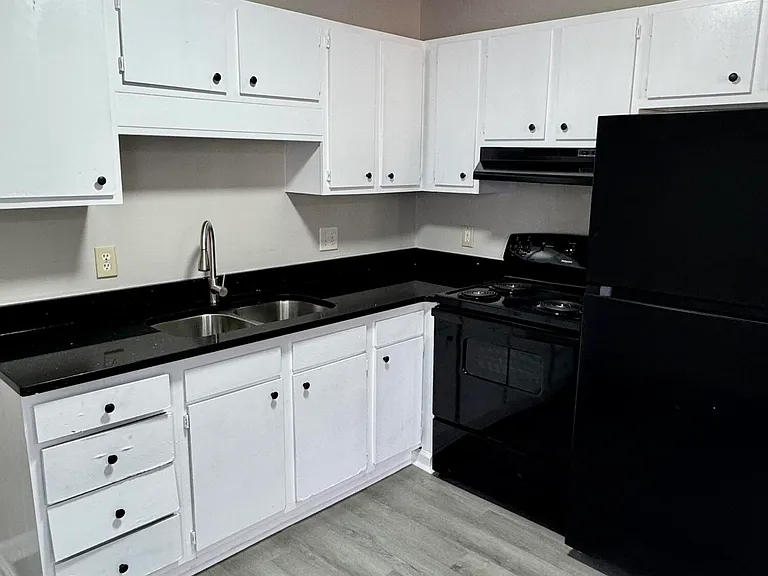 3209 Summer Pl #5 — Photo 3