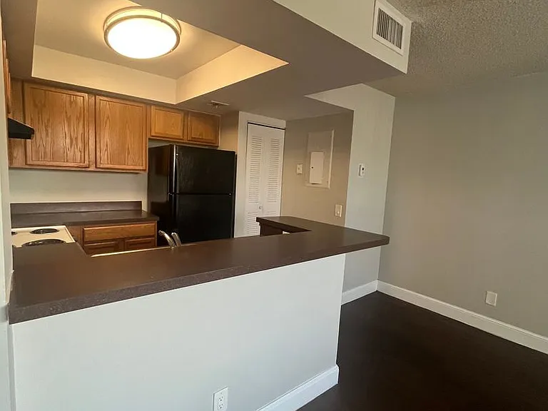 728 Executive Center Dr #29-5-29 — Photo 2