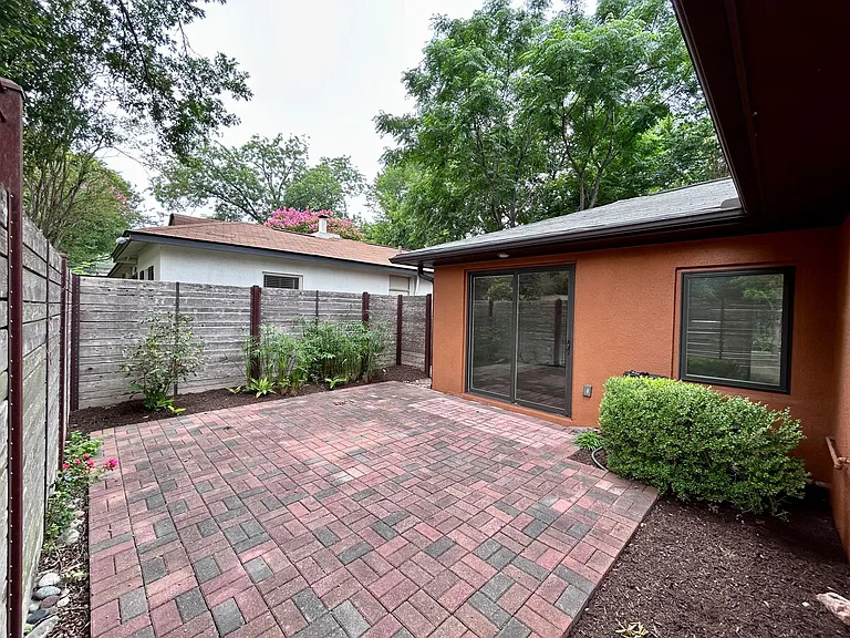 1718 Giles St — Photo 19