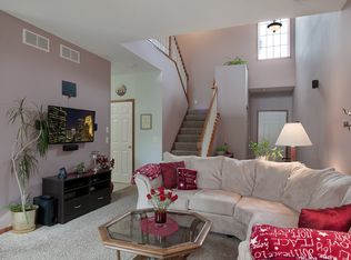 2758 Spy Glass Dr, Chaska, MN 55318