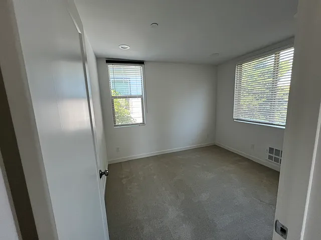 3 bed, 2.5 bath, 1850 sqft, $3,500 — Photo 3