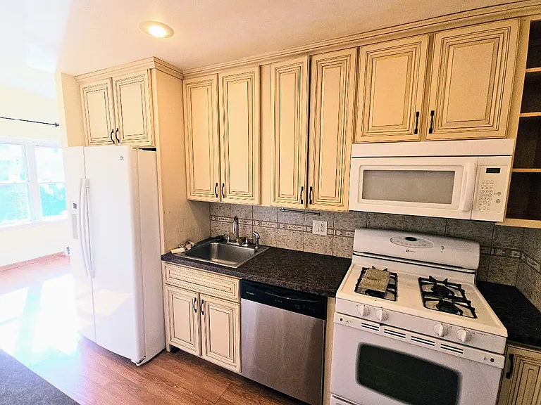 1829 Beyer Ave #2 — Photo 1