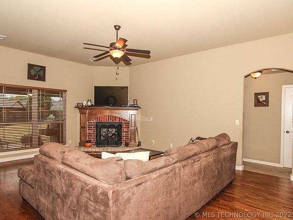 4th image of 14561 Courtney Dr
