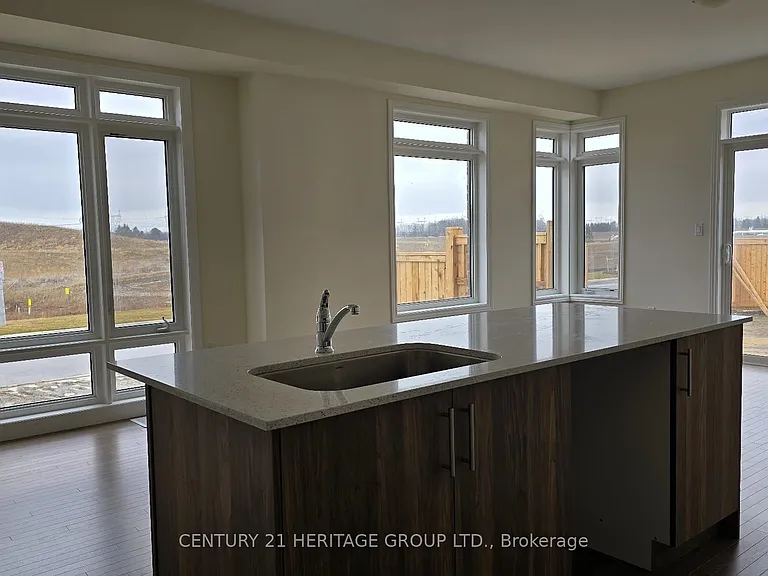 4 Singhampton Rd — Photo 9