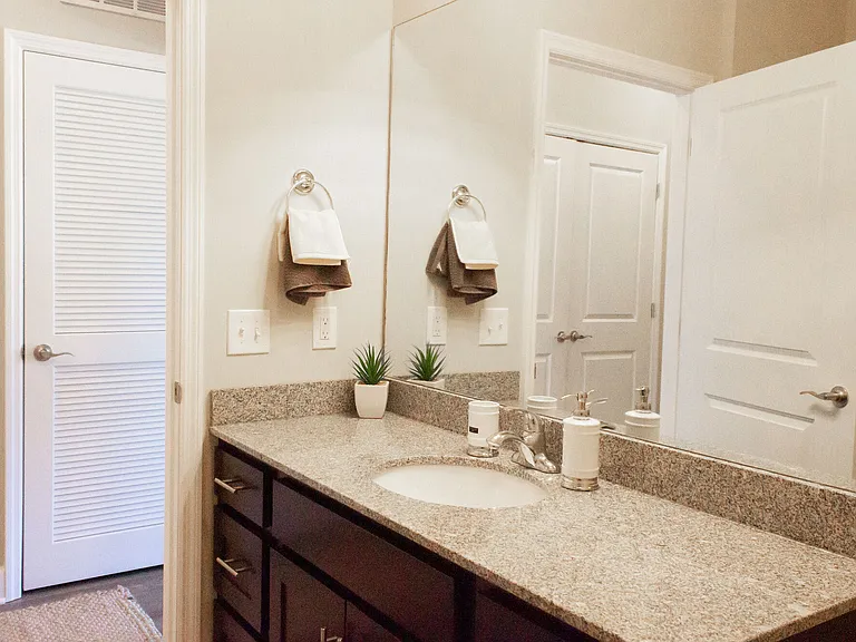Warrick Trail Apartments — Photo 15