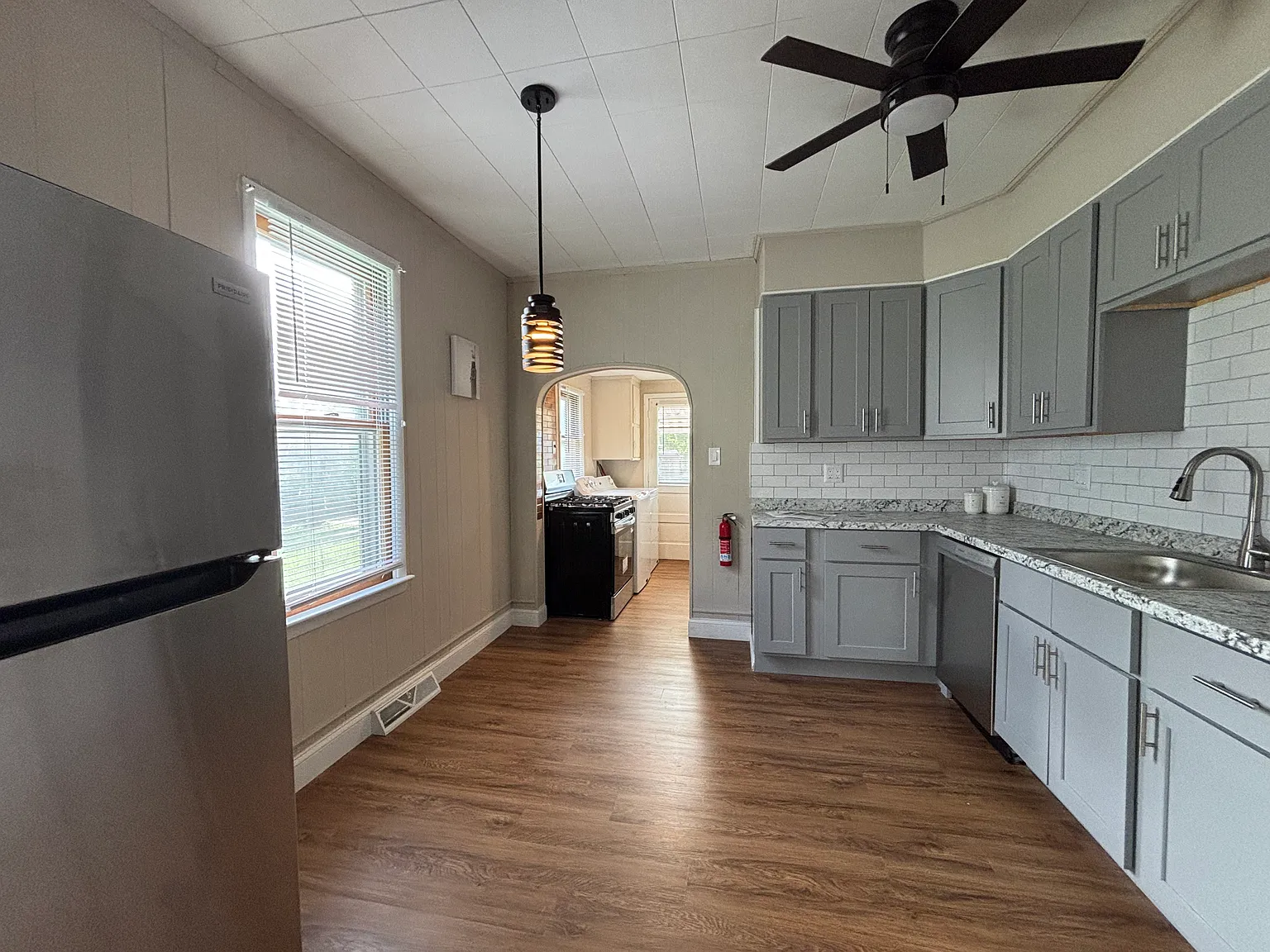 3 bed, 1092 sqft, $2,200 — Photo 2