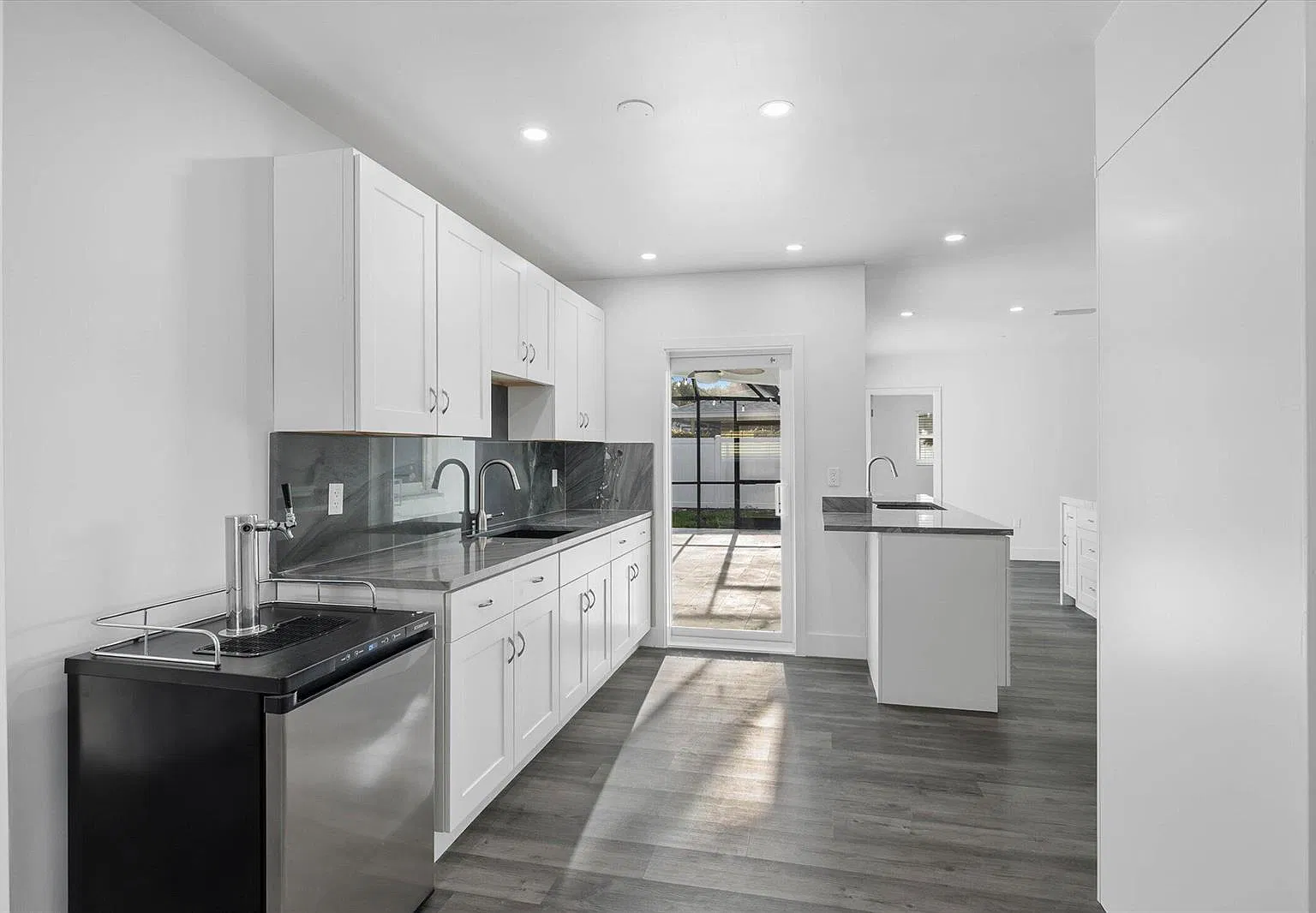 3 bed, 1812 sqft, $6,900 — Photo 4