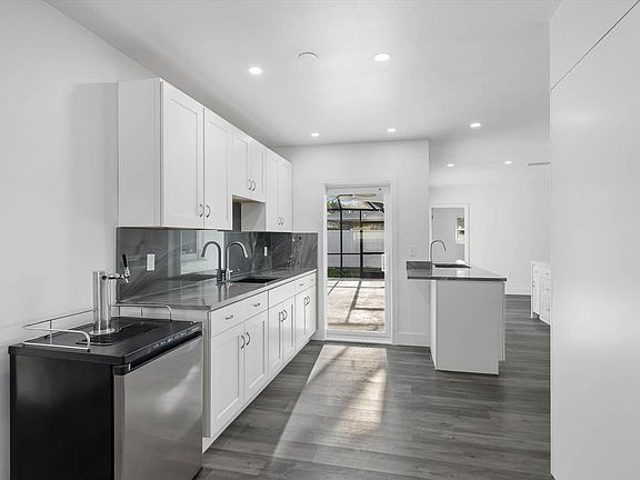 4th image of 1650 NW 9th St
