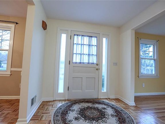 3rd image of 60 Crestview Dr