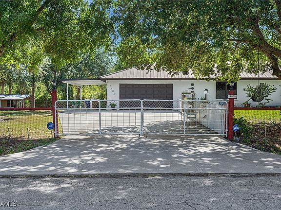 2nd image of 2104 Wellington Ave