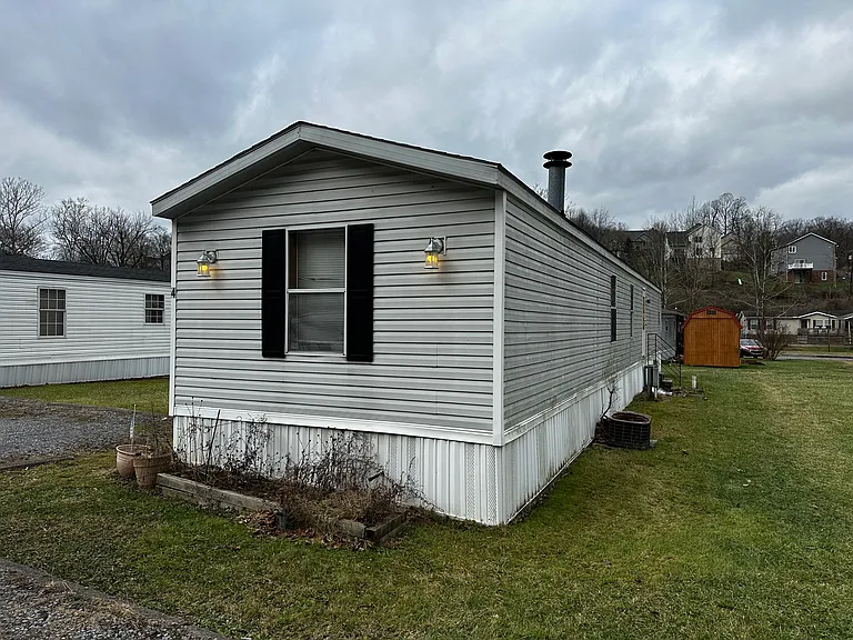 4 Newbrough Vlg — Photo 2