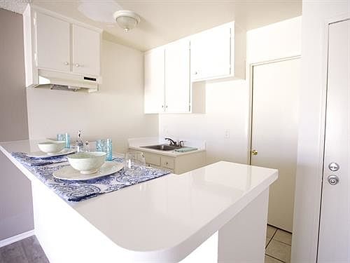 5th image of 18414 Collins St APT 121