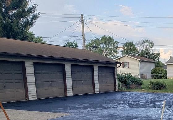 Garage/Parking Area