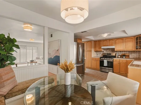 7061 Kester Ave APT C, Van Nuys, CA 91405