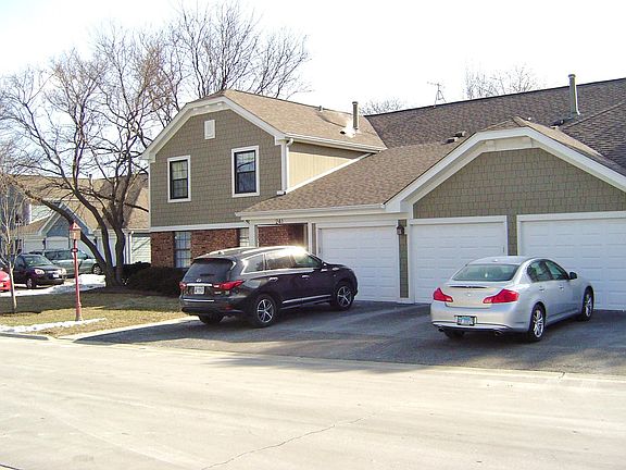 3rd image of 241 Deerpath Ct Unit D-1