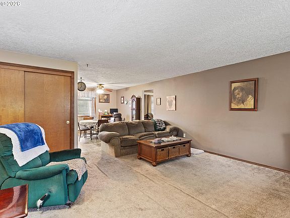 5th image of 5904 NE 40th St