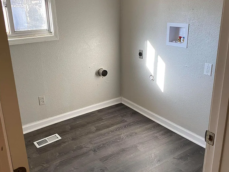 217 S 10th St — Photo 9