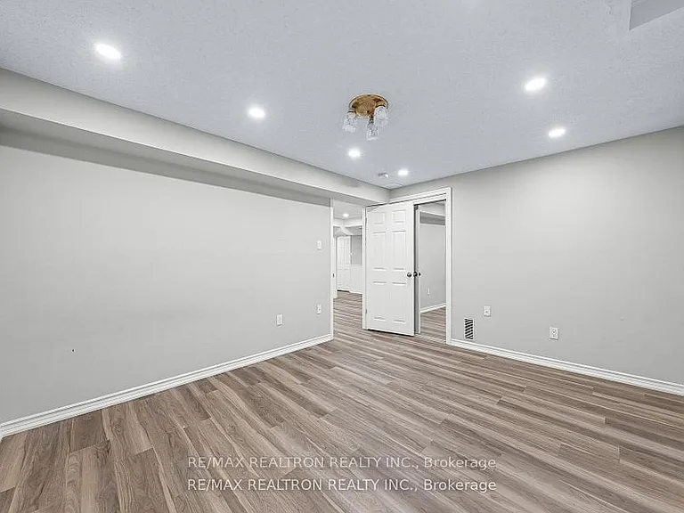 162 Walton Dr #BASEMENT — Photo 13