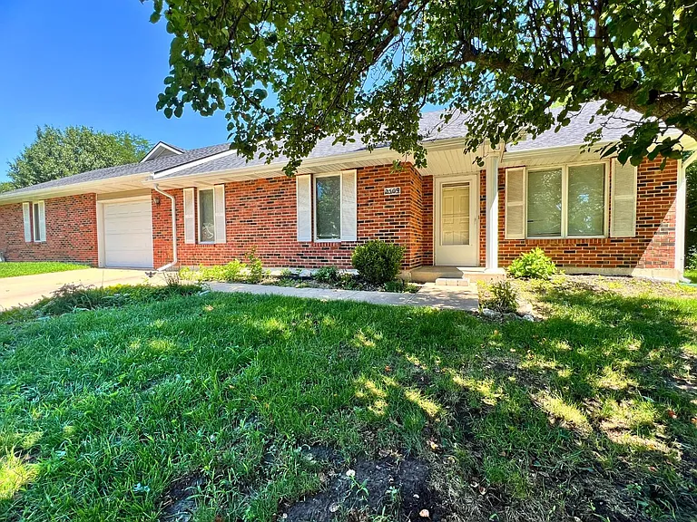 2509 Hollyhock Dr — Photo 2