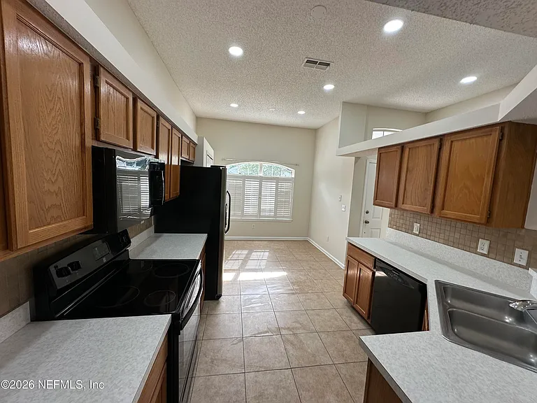 8189 Tessa Ter E — Photo 16