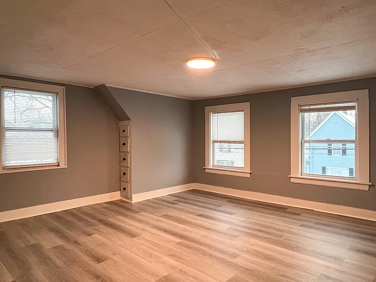 180 Birch St — Photo 7