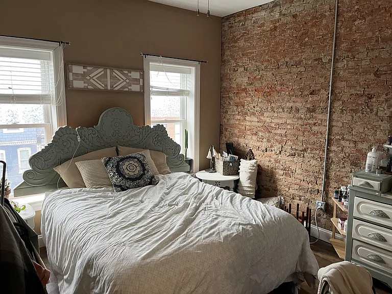 419 N Queen St — Photo 11
