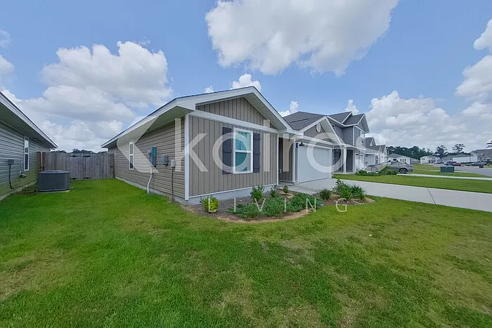 4 bed, 2.0 bath, 1387 sqft, $2,045 — Photo 2