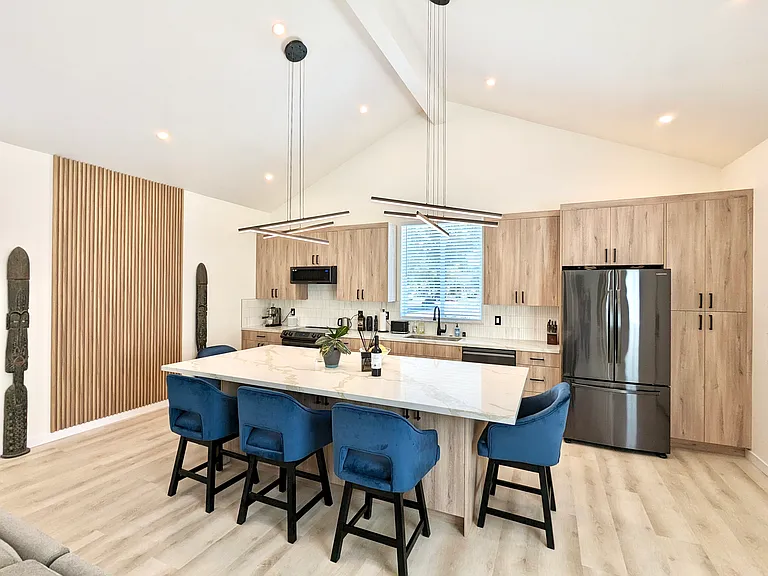 Large Kitchen with 9 foot island 5 bar stools