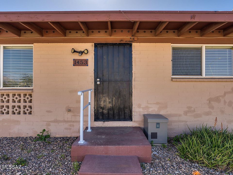 1st image of 1453 W Roger Rd