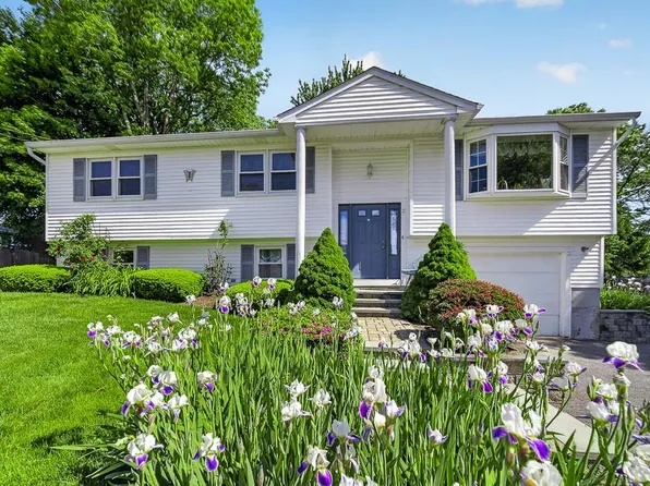 2 Garner Ave, Johnston, RI 02919