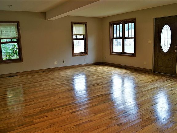 4th image of 140 Crestview Ln