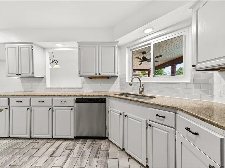 5025 Romford Dr — Photo 18