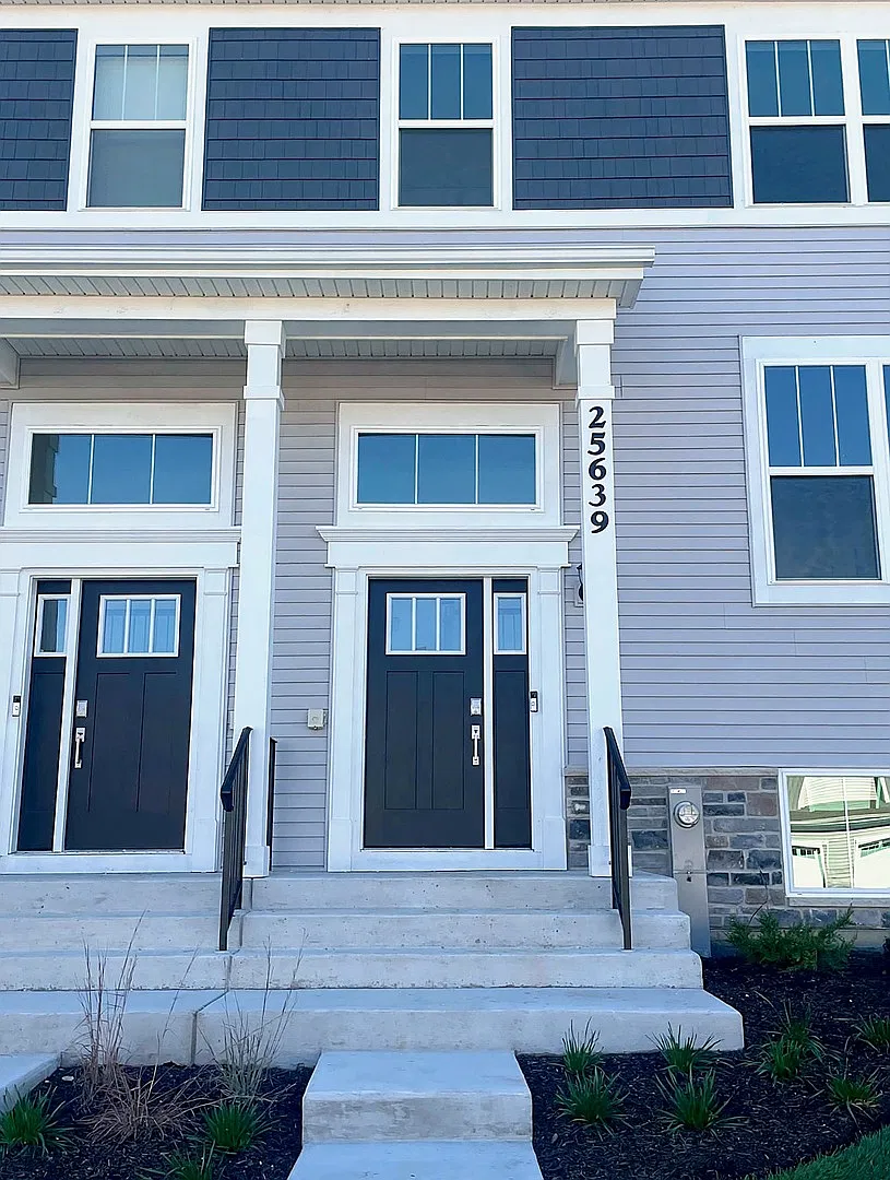 3 bed, 2.5 bath, 1764 sqft, $2,800 — Photo 2