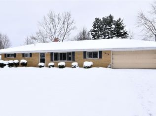 1440 Meadowlawn Dr, Macedonia, OH 44056