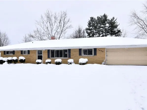 1440 Meadowlawn Dr, Macedonia, OH 44056