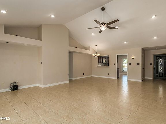 4th image of 661 S Oak Cir
