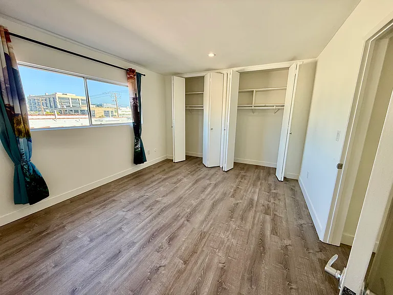124 N Clark Dr #301 — Photo 14