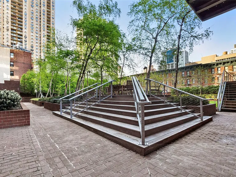 515 E 72nd St #15D — Photo 12